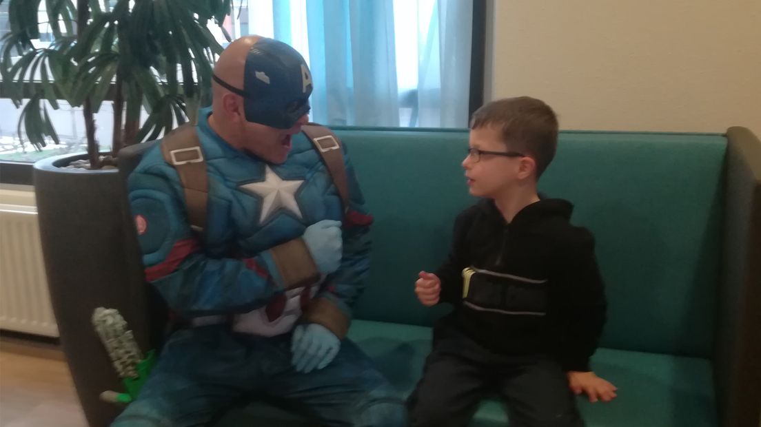 Een boks met Captain America: dat maakt niet iedere jongen mee.