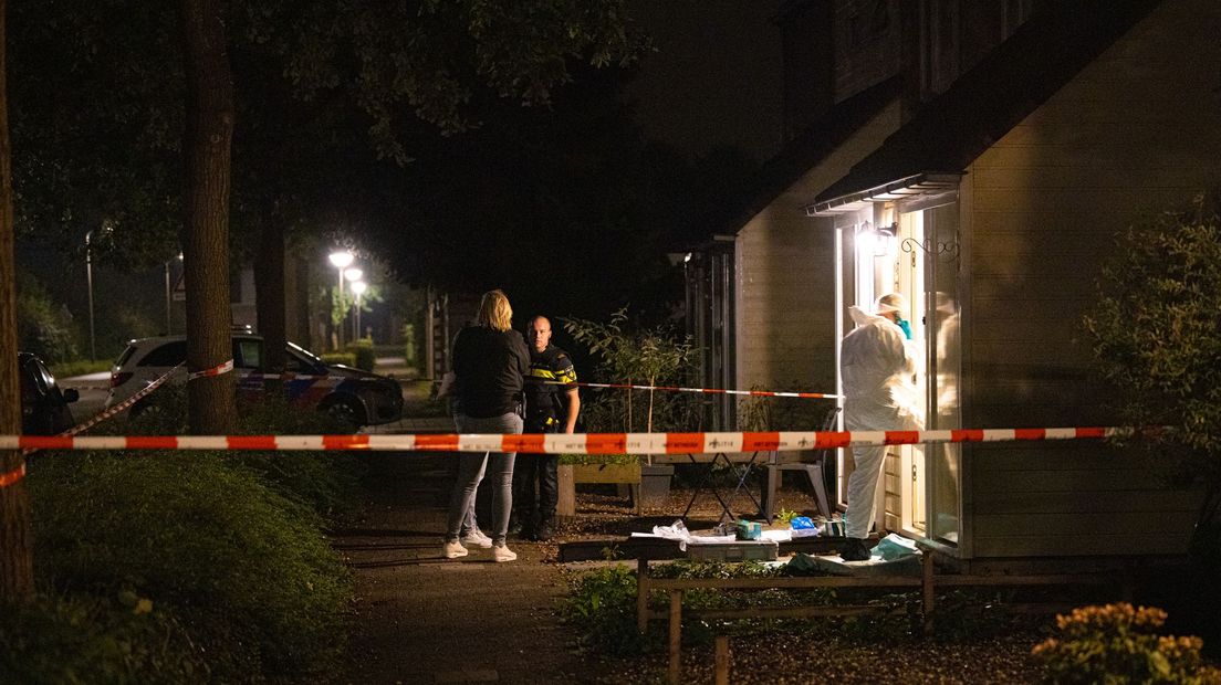 Politie bij woning in Zwolle