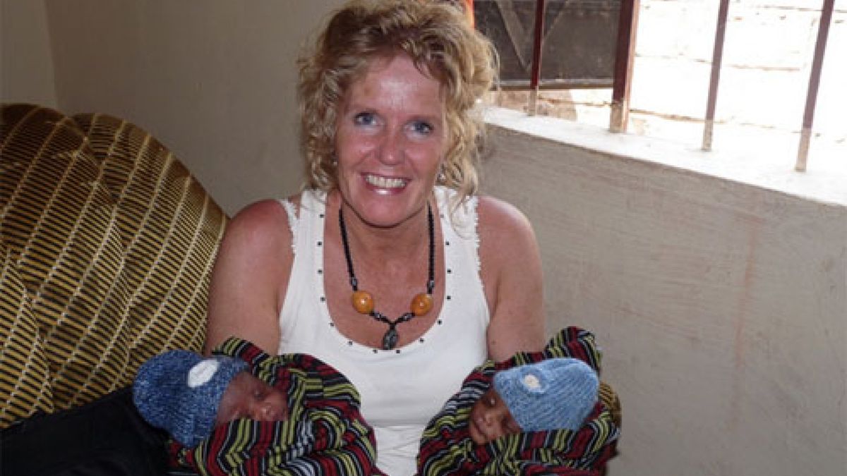 7000 babymutsjes voor Gambia