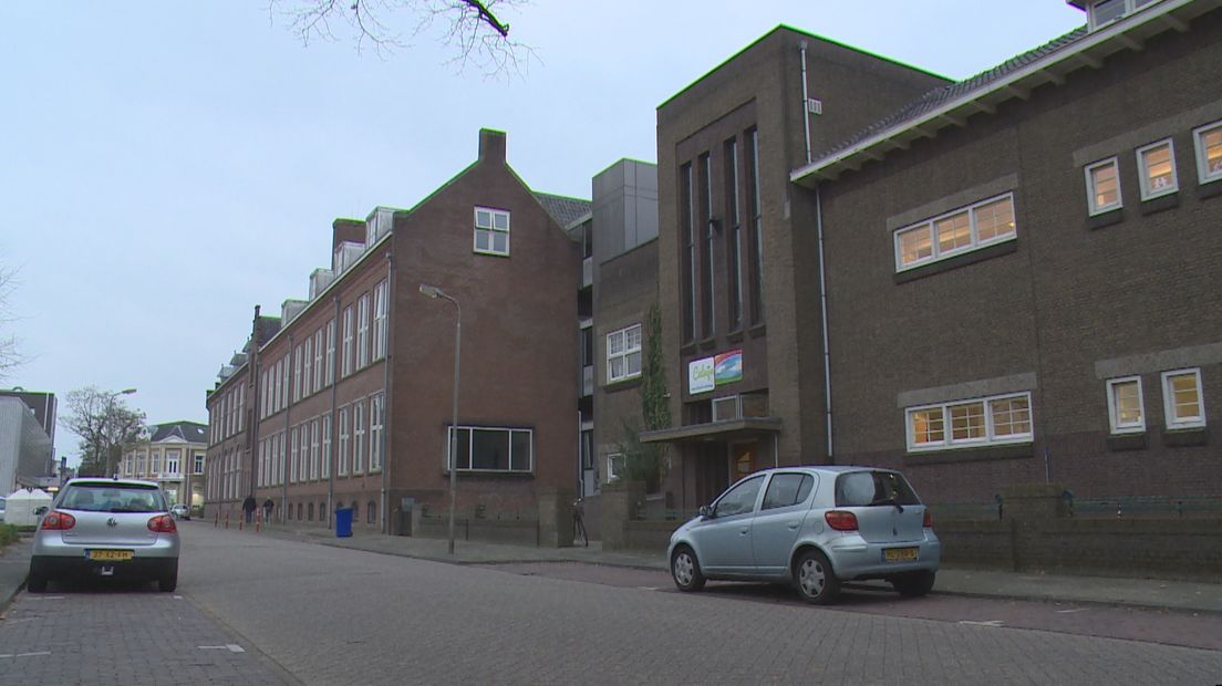 Het Cuypersgenootschap vindt het complete scholencomplex van grote waarde (Rechten: Serge Vinkenvleugel/RTV Drenthe)