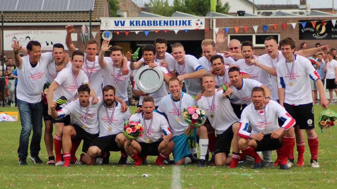 Krabbendijke viert feest na het behaalde kampioenschap in de 3e klasse B 2017/2018.