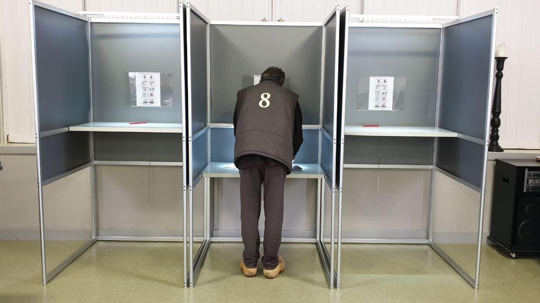 De Limburgse stembiljetten die zijn aangetroffen op een Emmens stembureau, zijn niet gebruikt om mee te stemmen (Rechten: RTV Drenthe)