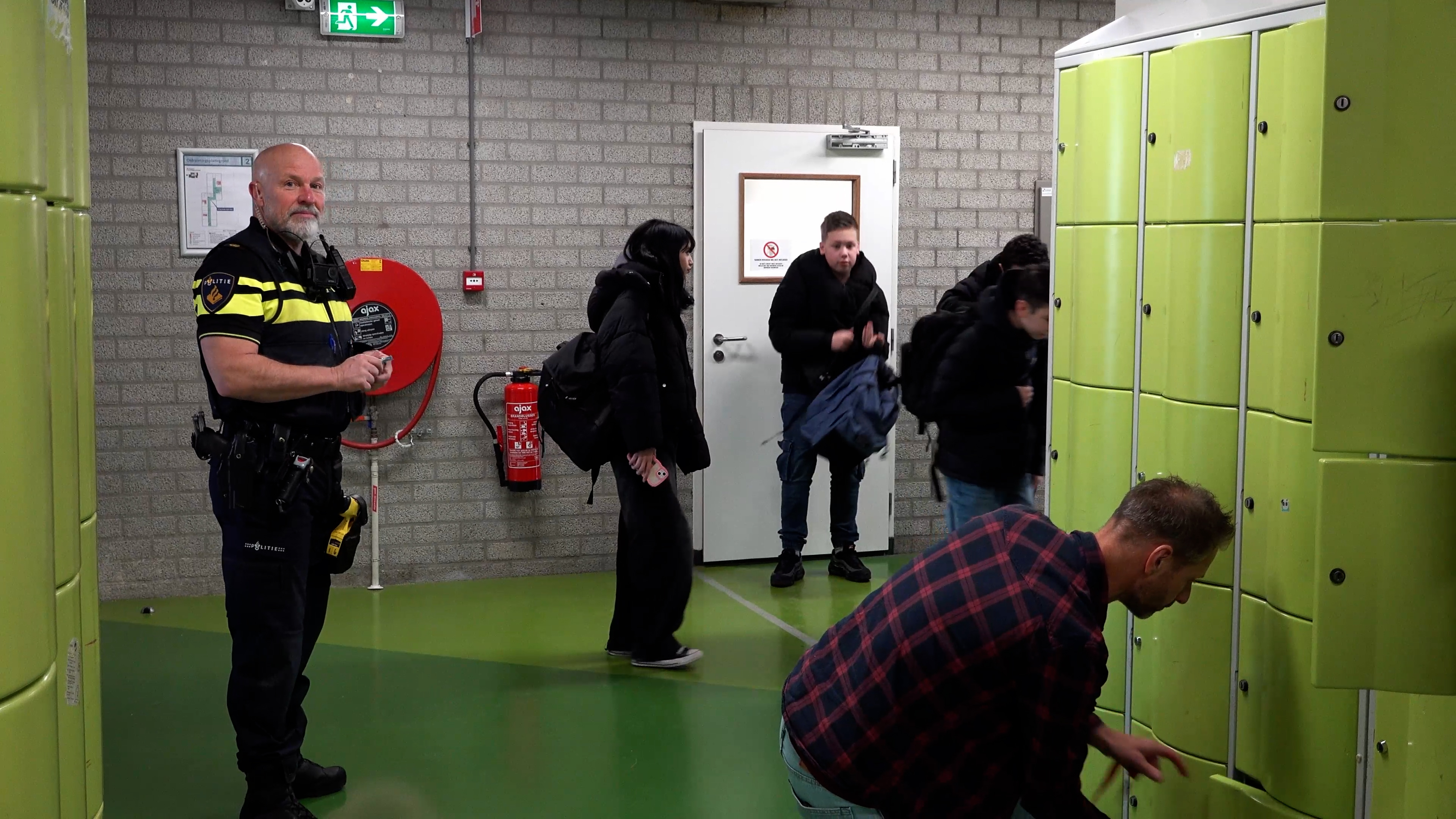 Op een middelbare school in Zwolle gaan zo'n 700 kluisjes open.