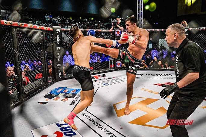 Thian de Vries verlengt contract bij Enfusion met vier jaar, maakt rentree in Goes