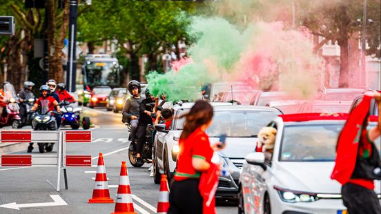 Marokko-fans vieren feest in Rotterdam, ME grijpt in rond 1e Middellandstraat