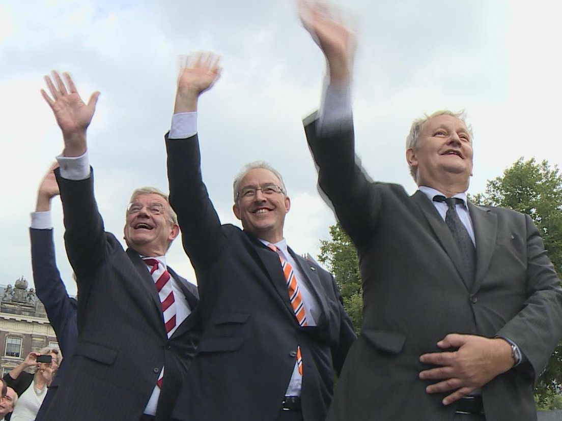 Zwaaiende burgemeesters in Den Haag