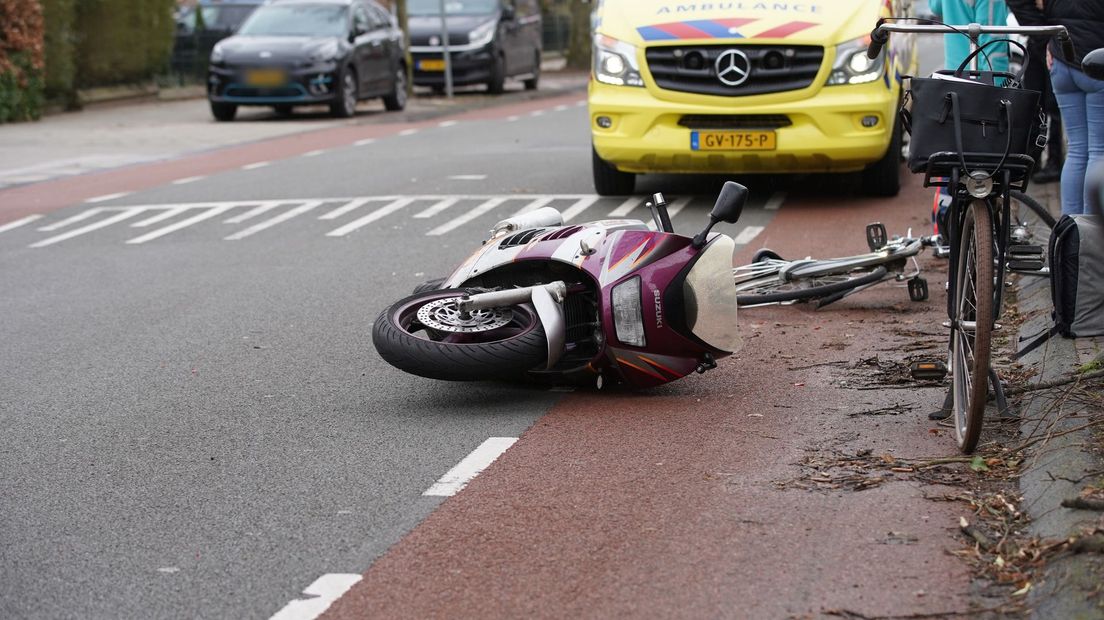 Motorrijder gewond na aanrijding Deventer