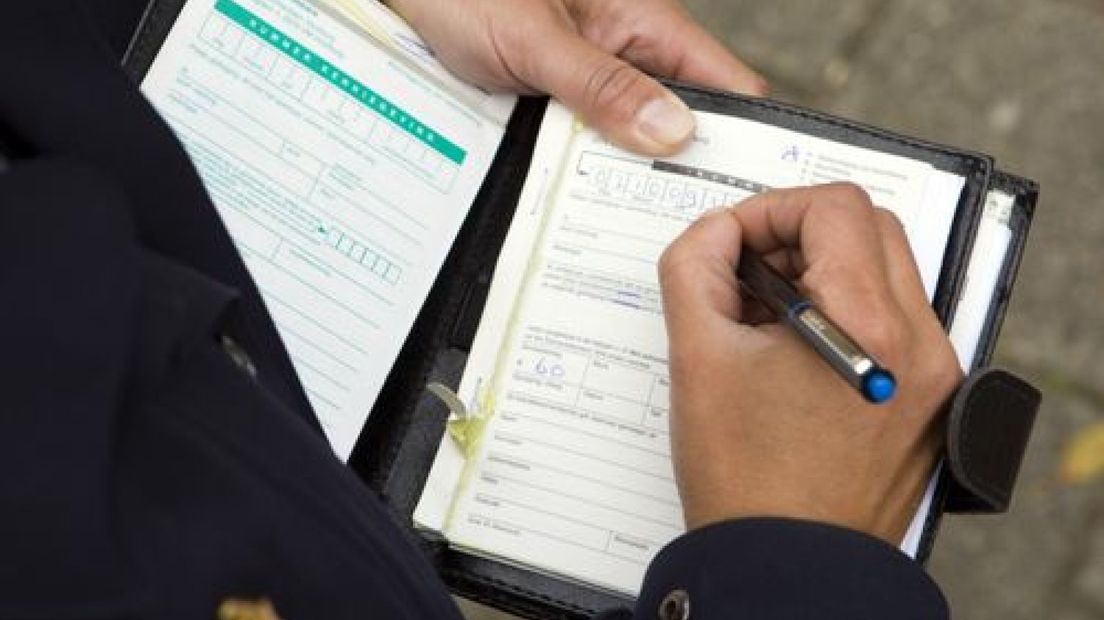 Bonnenregen bij verkeerscontrole in Loenen