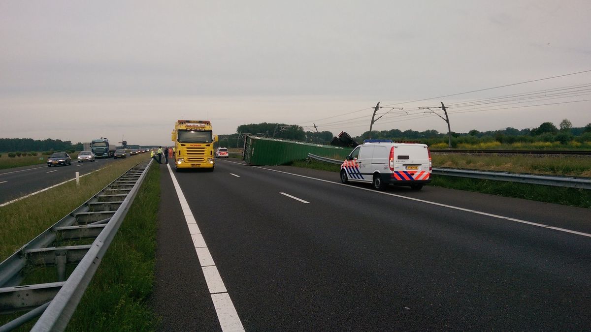 A15 weer helemaal open na ongeluk met vrachtwagens