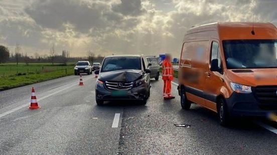 Ellende op de A28, rijbaan dicht vanwege ongeval. Ellende op de A28, rijbaan dicht vanwege ongeval.
