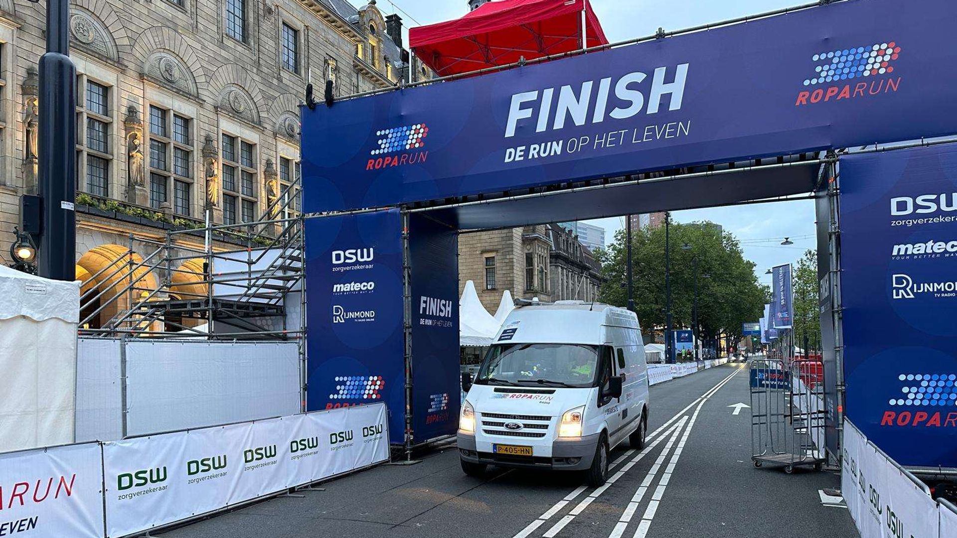 Emotionele verhalen en bijzondere lopers: dit was de Roparun 2024