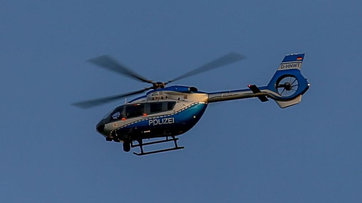 Politie zoekt naar vermiste man, Duitse politiehelikopter boven Losser, Glane en Overdinkel