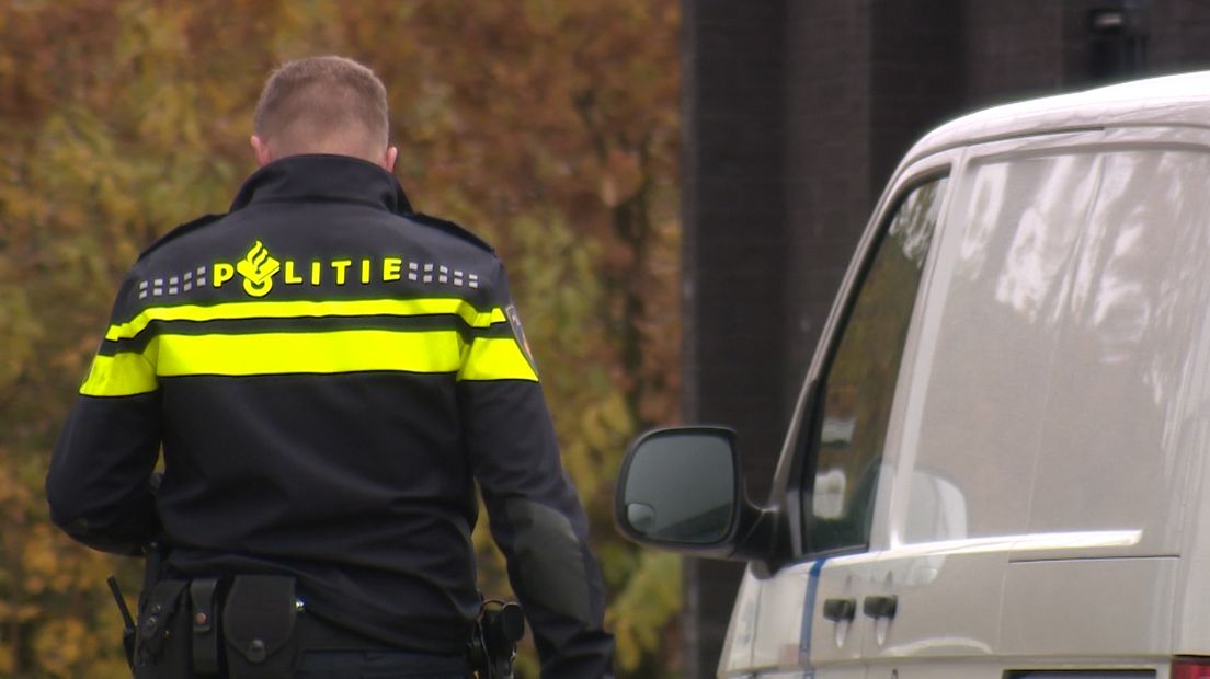 Bij de grote actie op een bedrijventerrein heeft het interventieteam van Arnhem onder meer chemicaliën aangetroffen die worden gebruikt bij de productie van drugs. Ook stuitte het team in Het Broek op 200 kilo onveraccijnsde waterpijptabak, een grote hoeveelheid lachgas, een gestolen auto en gestolen auto-onderdelen en illegale erectiepillen.