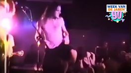 Vera in de jaren 90, toen Eddie Vedder (Pearl Jam) crowdsurfend naar de bar ging