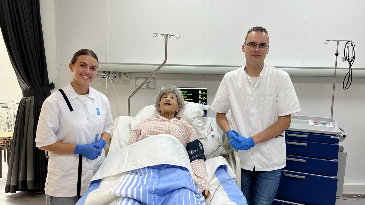 Hyperventilerende en brakende simulatiepop helpt studenten bij het echte werk