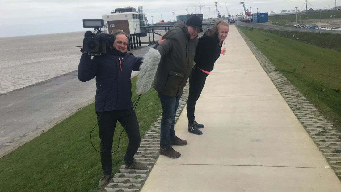 Het team van Expeditie waait uit op de dijk