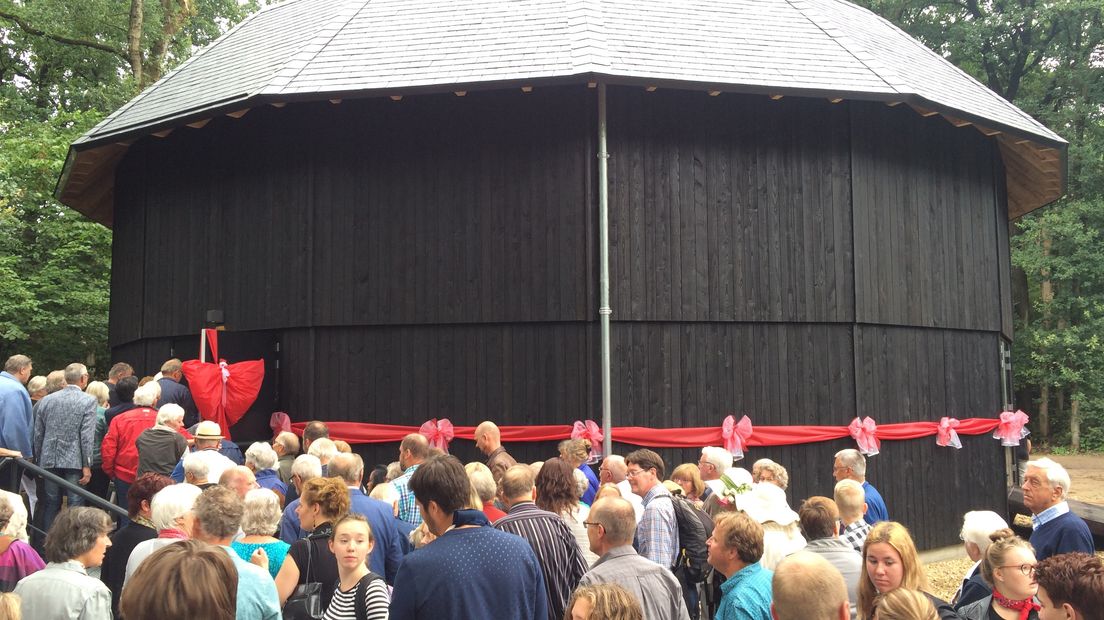 De opening van het Globe Theater (Rechten: Serge Vinkenvleugel/RTV Drenthe)