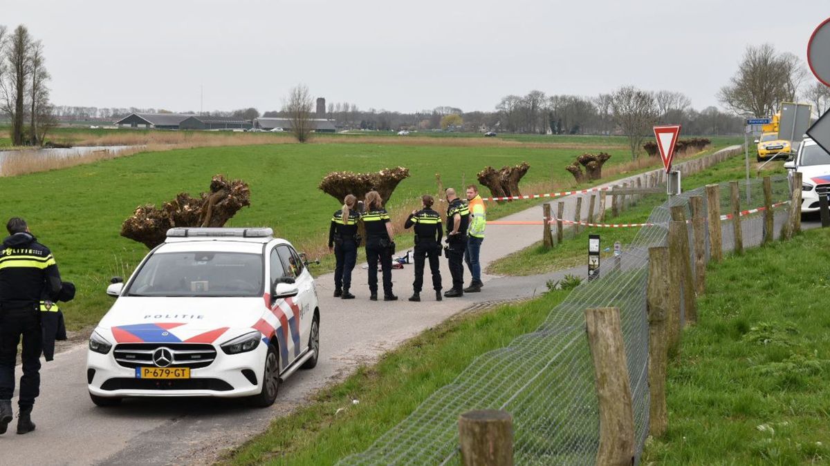 112 nieuws: wielrenner raakt zwaargewond bij valpartij in Kuinre