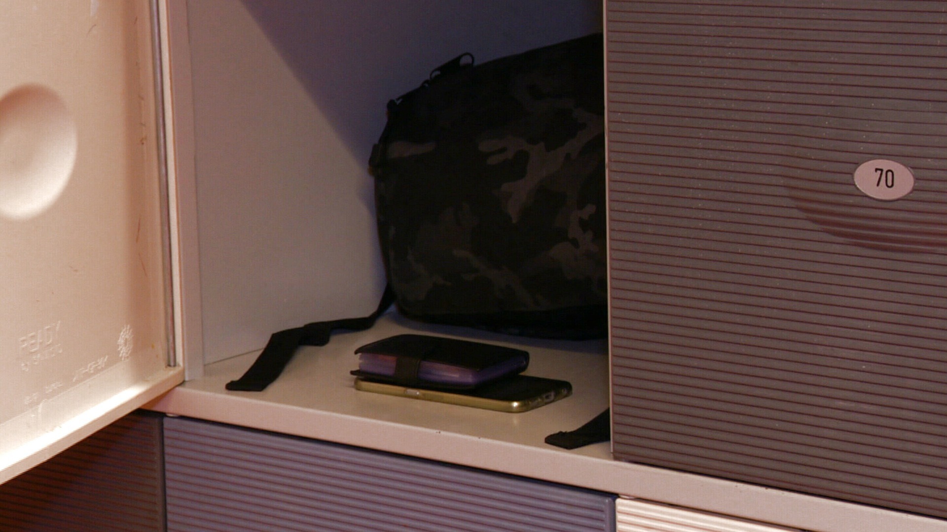 Niet meer stiekem appen tijdens de les: "Mobieltjes thuis of in de