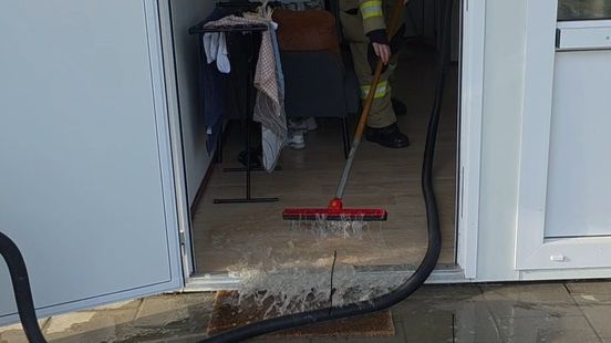 Gesprongen leiding zet kamers blank