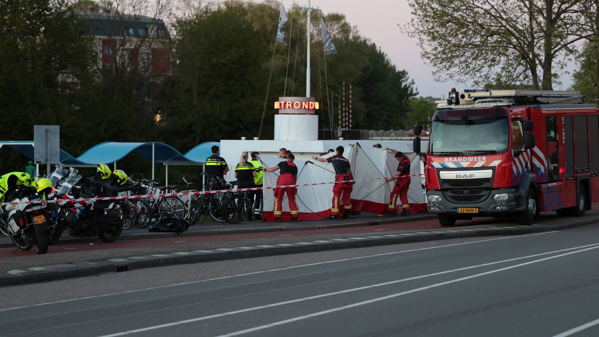 112-nieuws: Lichaam overleden persoon gevonden in Verbindingskanaal langs Stationsweg in Stad