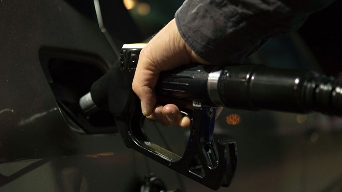 Laat jij je auto vaker staan door de hoge benzine- en dieselprijzen?