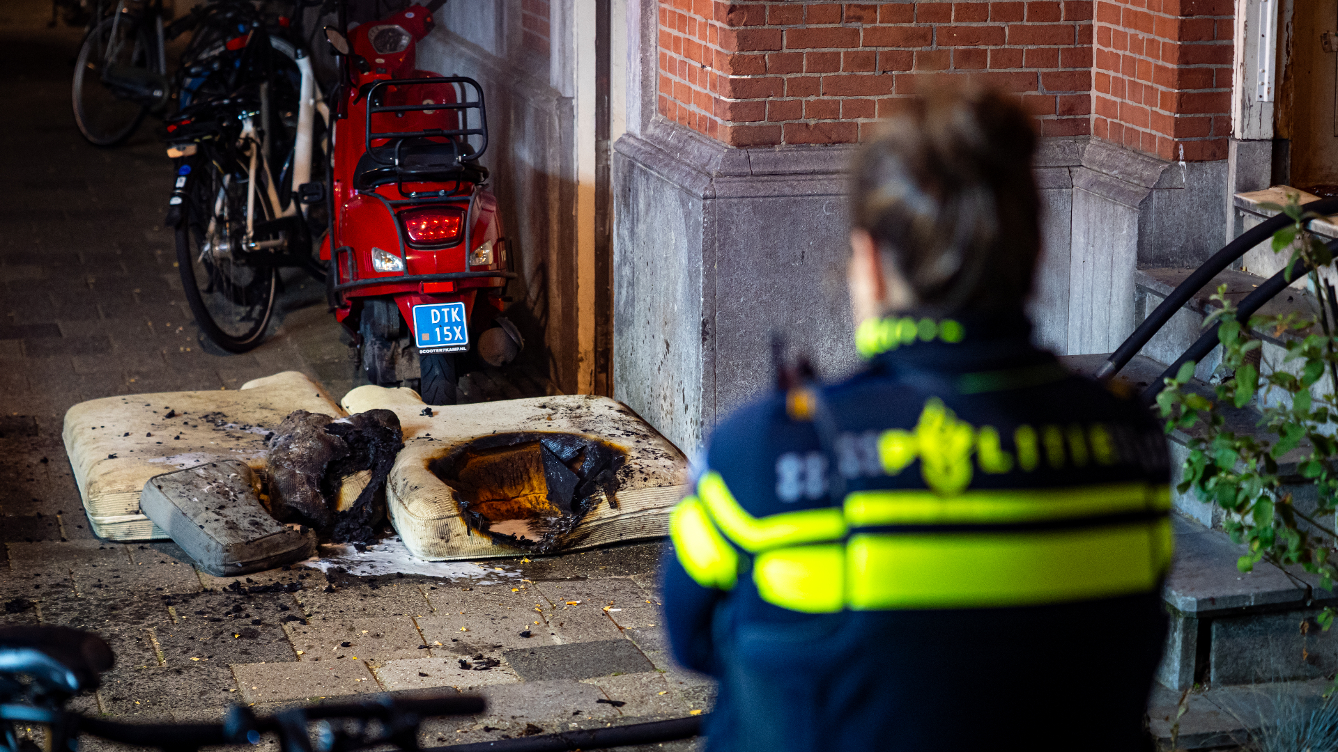 De elektrische deken begon te smeulen.