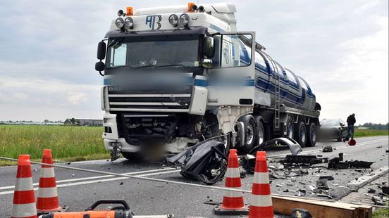 Persoon gewond bij frontale botsing met vrachtwagen