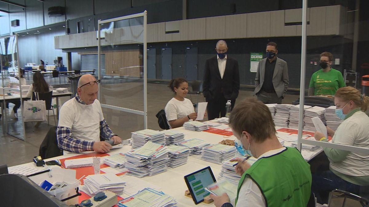 Peiling PVV en VVD strijden om winst bij provinciale verkiezingen in ZuidHolland Rijnmond Peiling PVV en VVD strijden om winst bij provinciale verkiezingen in ZuidHolland Rijnmond