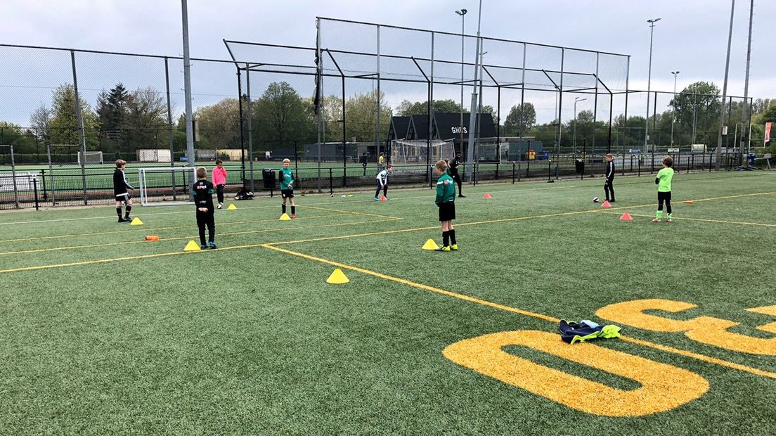 Voetbaltraining voor kinderen in de meivakantie