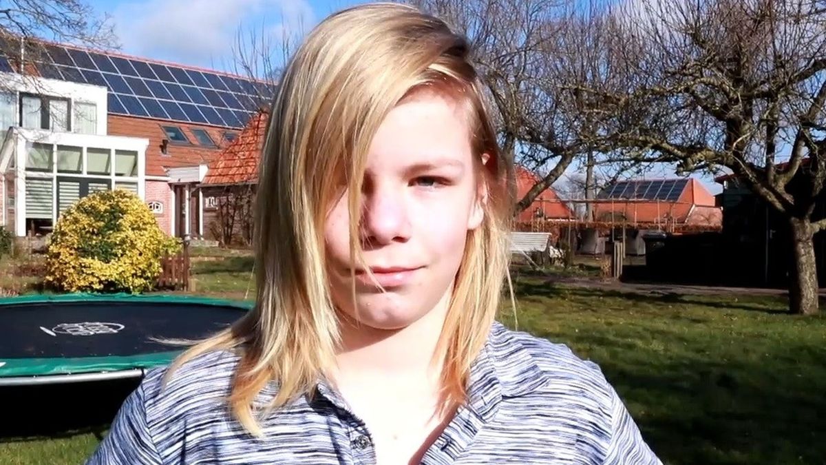 Gert (12) zamelt geld in om van zijn lange haar een pruik te maken