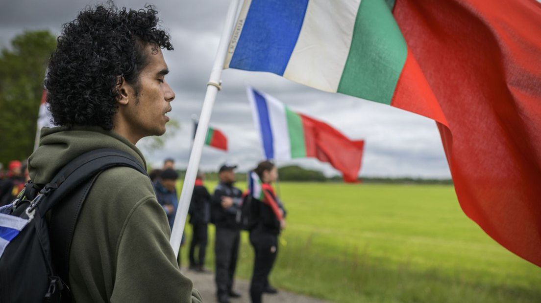 Een jonge Molukker met de RMS-vlag