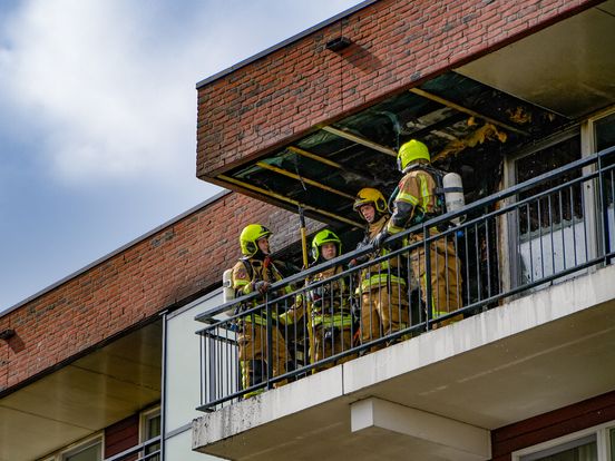 Appartement onbewoonbaar na brand op dak