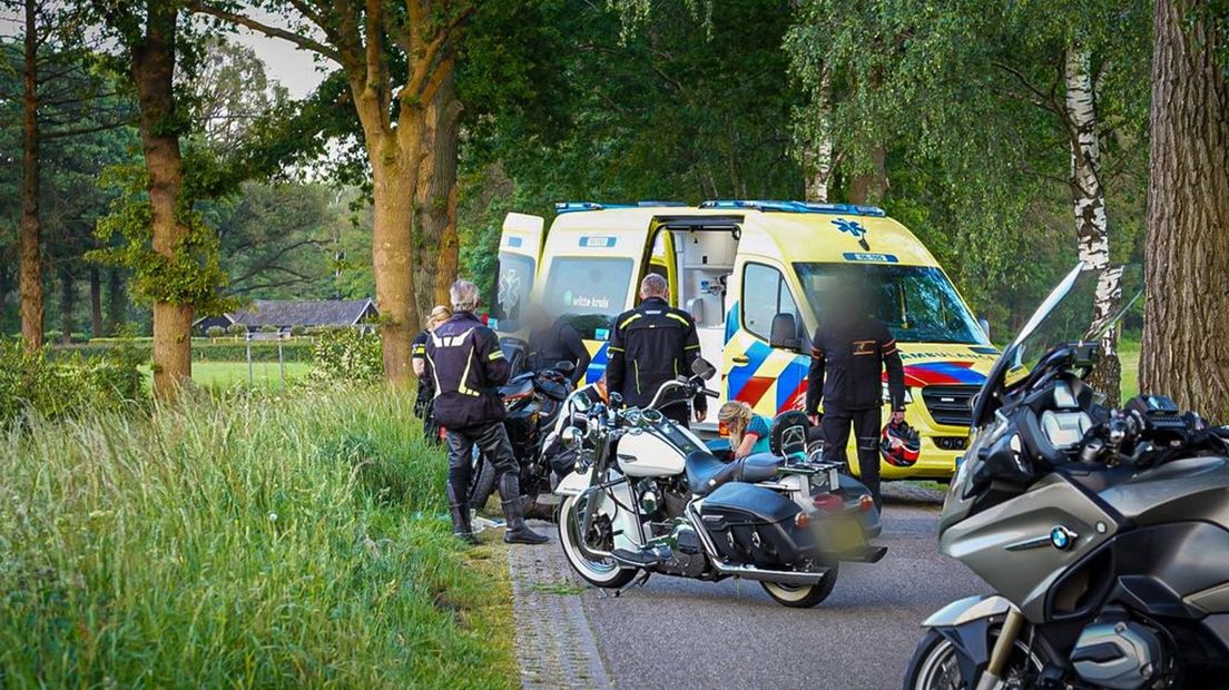 De ambulance kwam bracht de twee naar het ziekenhuis.