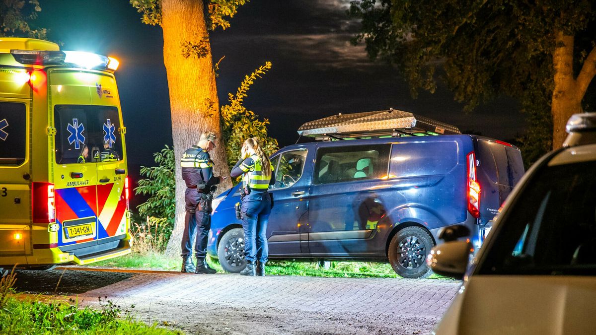 Automobilist aangehouden na botsing tegen boom in Smilde