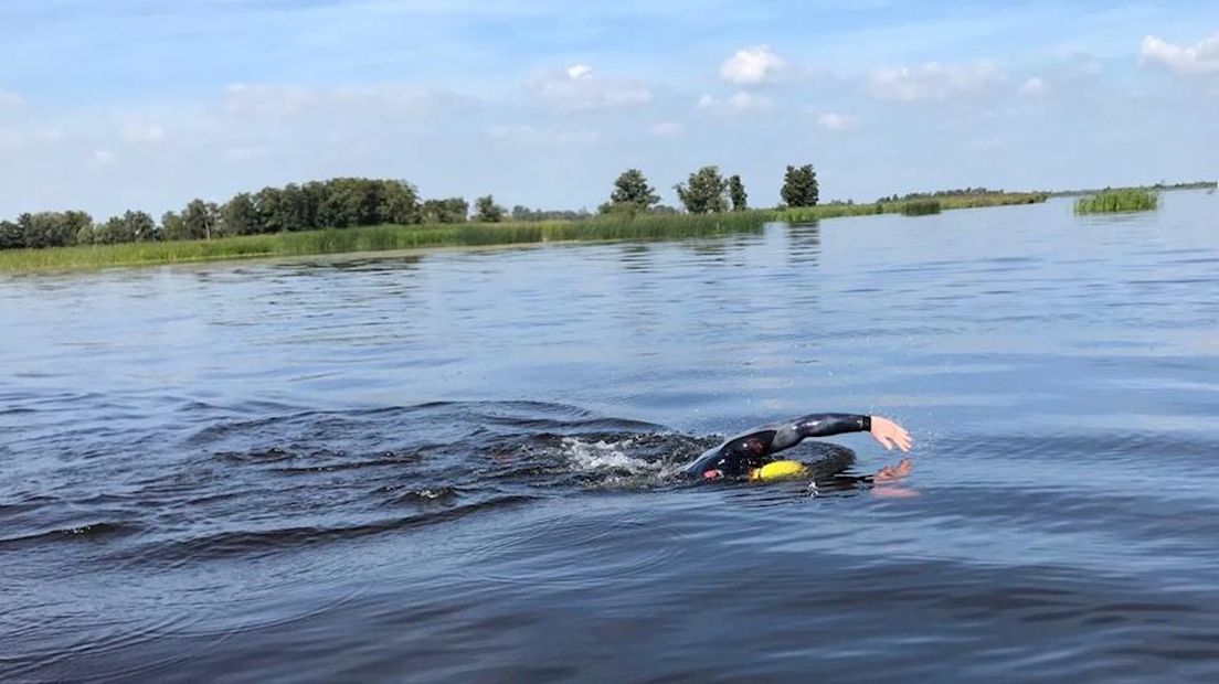 200 kilometer zwemmen in de Kop van Overijssel voor het goede doel