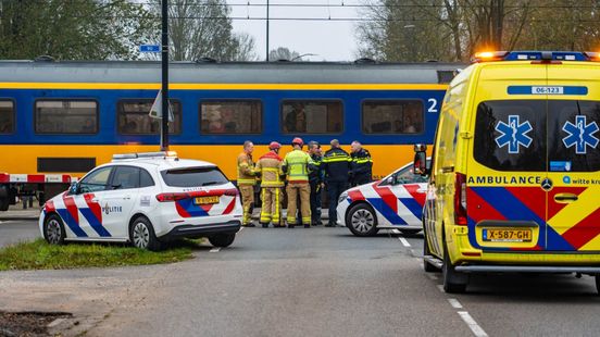 Geen treinen door aanrijding • fietser heeft engeltje op schouder. Geen treinen door aanrijding • fietser heeft engeltje op schouder.