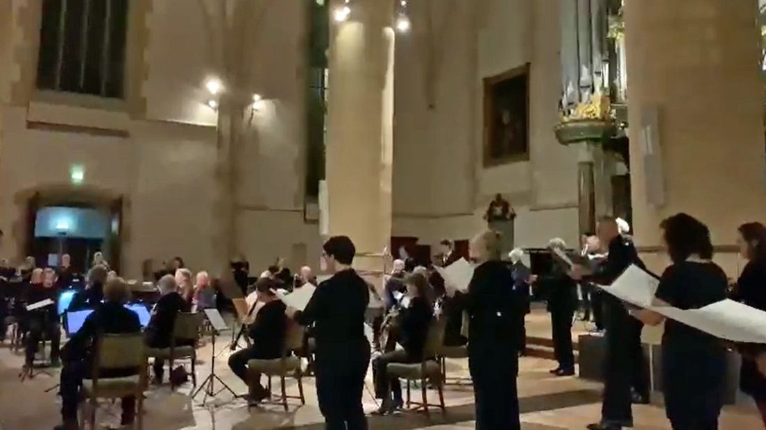Capella Groningen en Jong Vocaal Groningen gaven zaterdag een concert in de Martinikerk