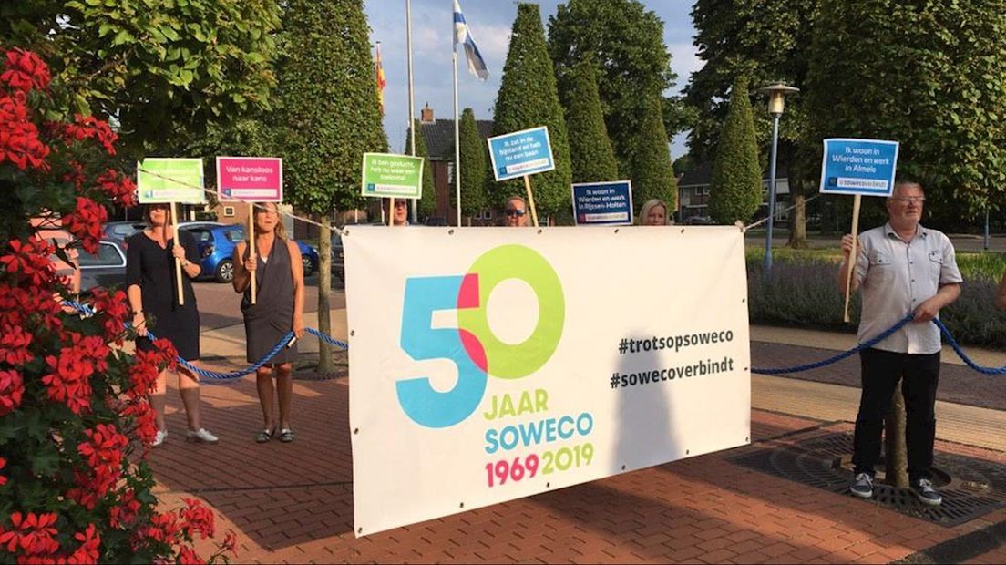 Een demonstratie in Wierden voor Soweco