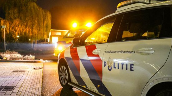 Vrouw gewond na aanrijding op parkeerplaats in Emmen. Vrouw gewond na aanrijding op parkeerplaats in Emmen.