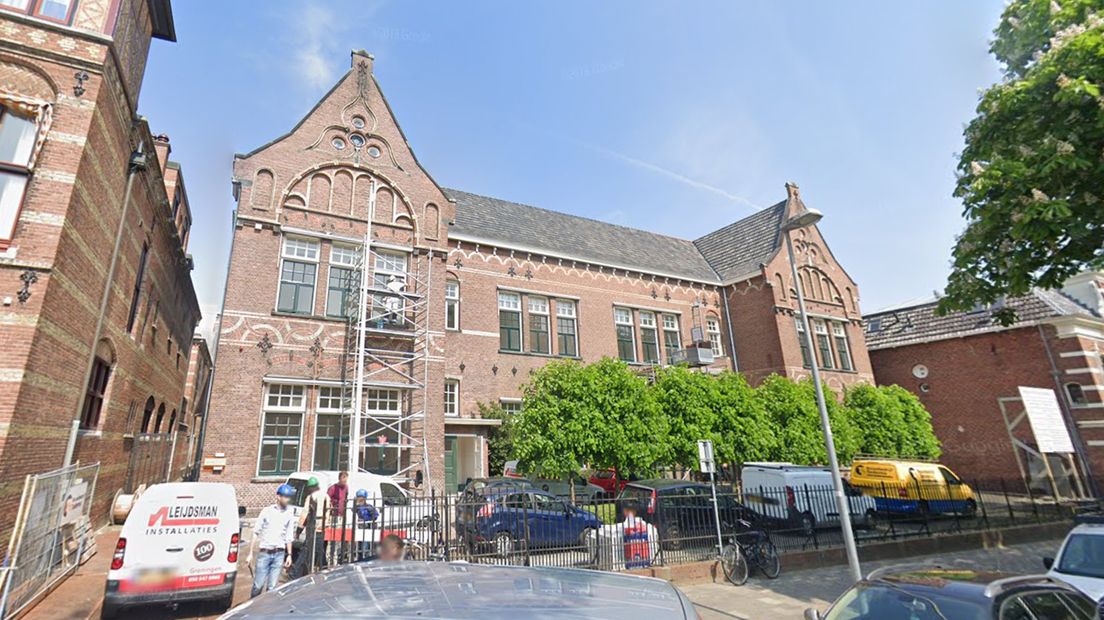 De ambtenaren bivakkeren nu in het tijdelijke stadhuis van Groningen aan de Radesingel
