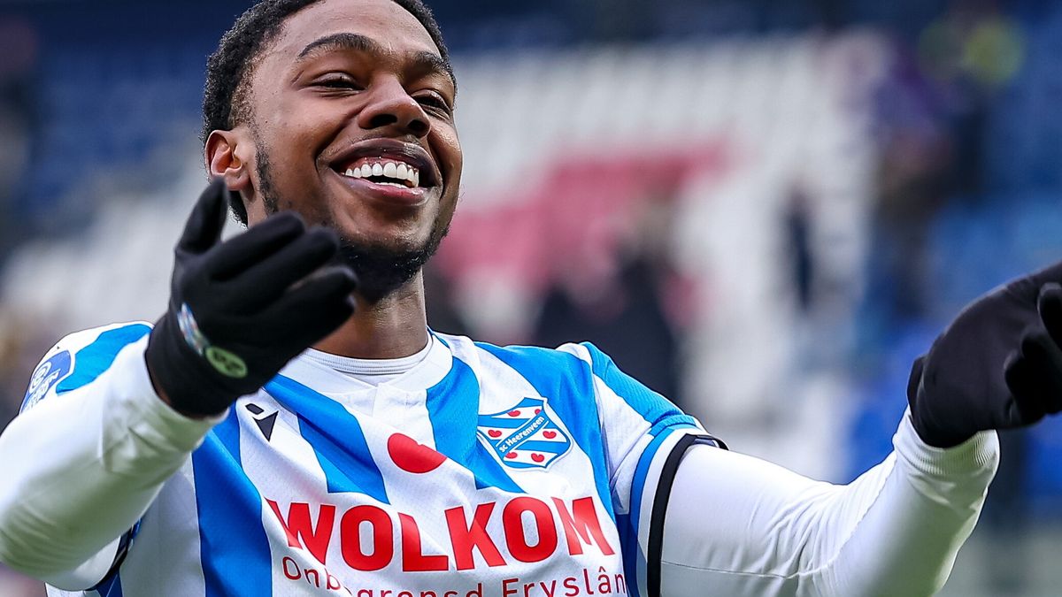 Van Axel Dongen rêdt Hearrenfean mei lykspul tsjin Feyenoord: 