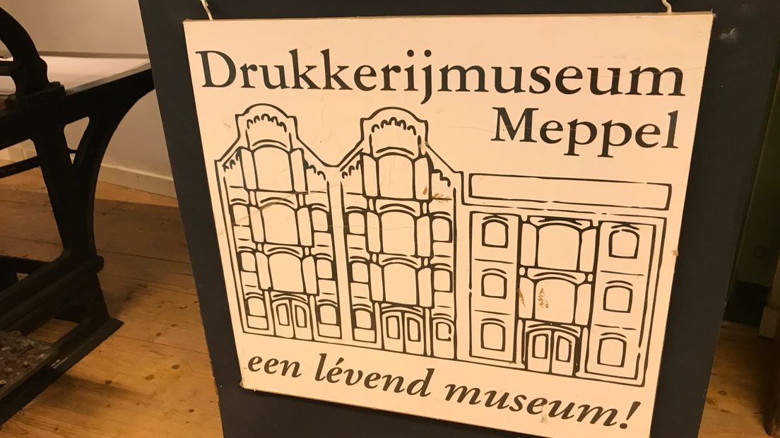 Cees Bijl neemt vandaag de Kopperprent 2019 in ontvangst in het Drukkerijmuseum in Meppel (Rechten: RTV Drenthe/Aaldert Oosterhuis)