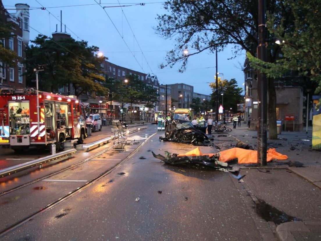 De ravage op de Westkruiskade was groot na het ongeluk - Foto Media TV