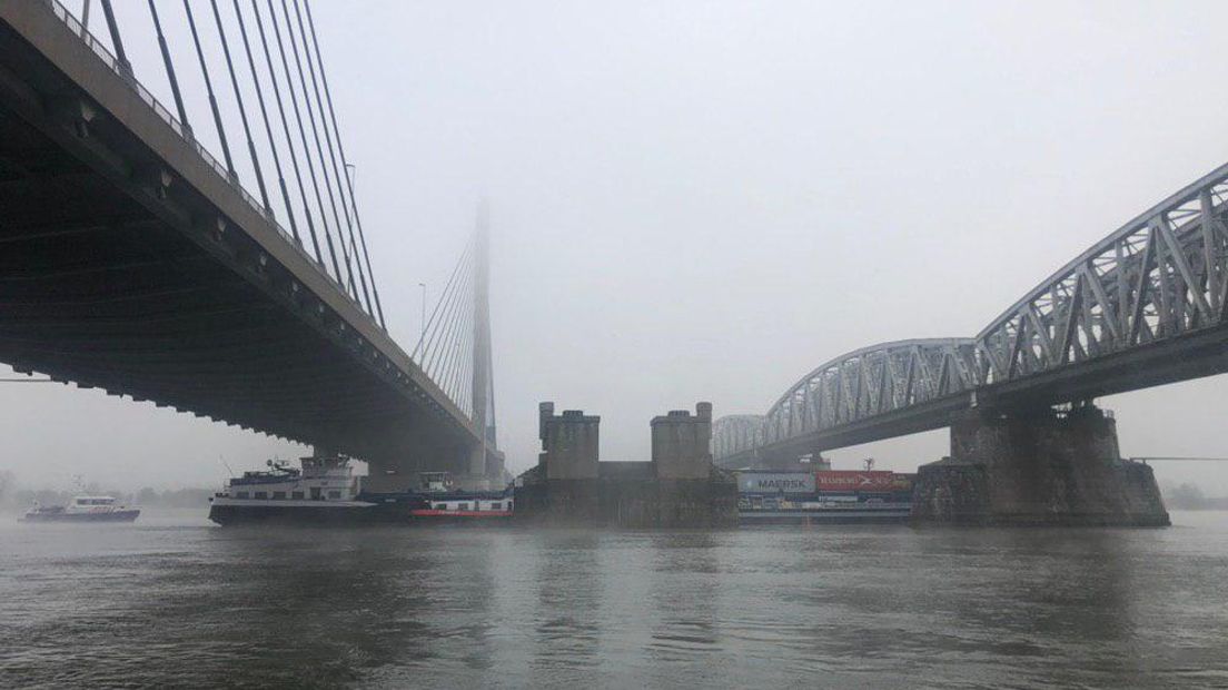 De spoorbrug in Zaltbommel heeft geen schade opgelopen. Dat meldt de Veiligheidsregio Gelderland-Zuid, donderdagochtend.