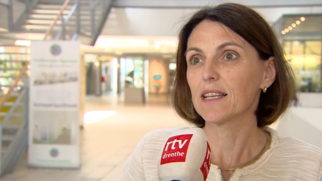 Carla van de Wiel noemt de beslissing voor haar medewerkers verdrietig (Rechten: RTV Drenthe)