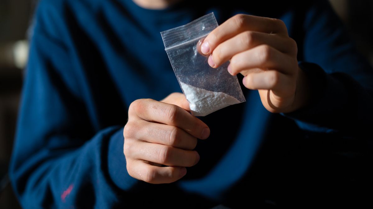 Twee mannen (24 en 46) aangehouden nadat zij op heterdraad betrapt worden bij drugsdeal