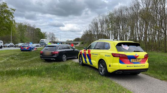 Scooterrijders gewond door ongeluk bij De Punt. Scooterrijders gewond door ongeluk bij De Punt.