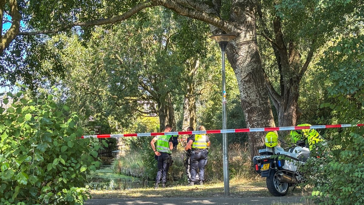 Overleden persoon aangetroffen in het water in Leeuwarden