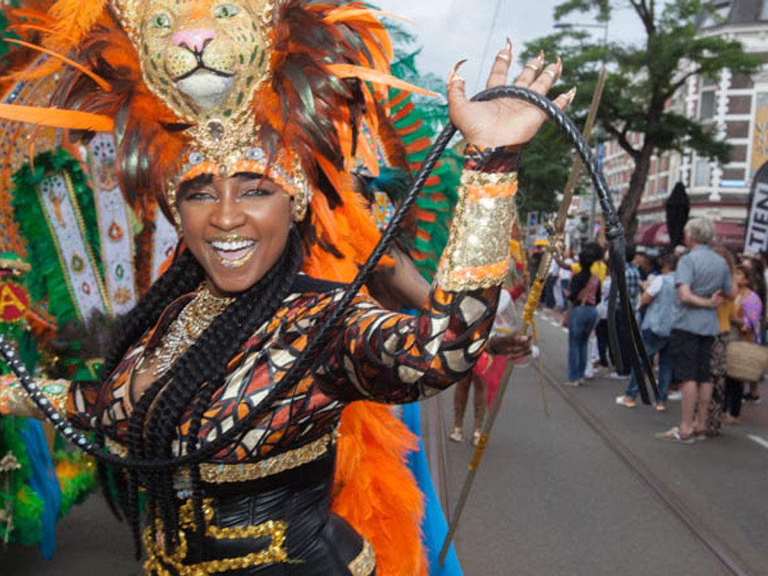 Zomercarnaval Straatparade trekt door de stad
